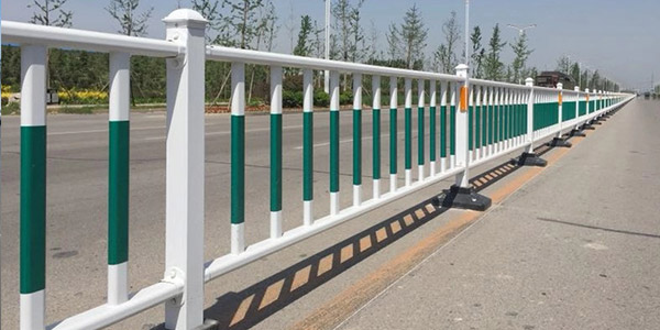 如何正確安裝草坪護欄